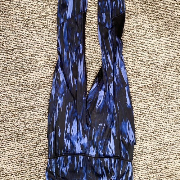 Lulu Lemon Crop Leggings - Picture 2 of 5